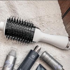 NEW Monat Blow Dry Round Brush